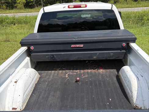 Used 2006 GMC Sierra 2500 SLT w/ Heavy-Duty Power Package AWD/4WD image 8
