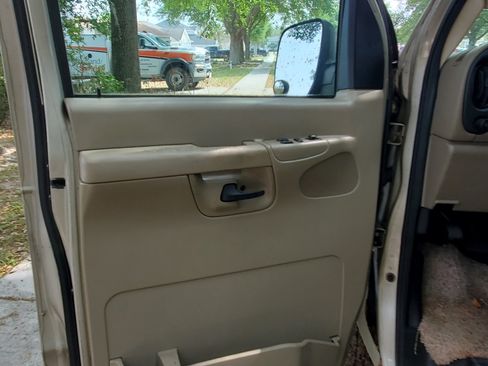 Used 2008 Ford E-350 and Econoline 350 XLT image 5