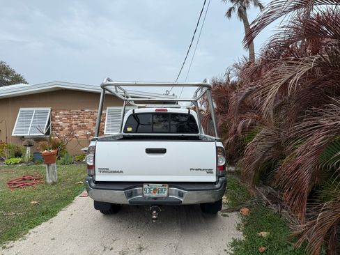 Used 2011 Toyota Tacoma PreRunner w/ TRD Off-Road Pkg w/JBL Audio image 4
