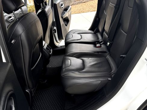 Used 2015 Jeep Cherokee Limited w/ Luxury Group image 9