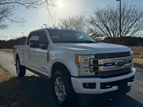 Used 2018 Ford F250 Limited image 2