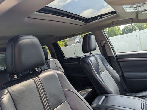 Used 2017 Toyota Highlander SE AWD/4WD image 11