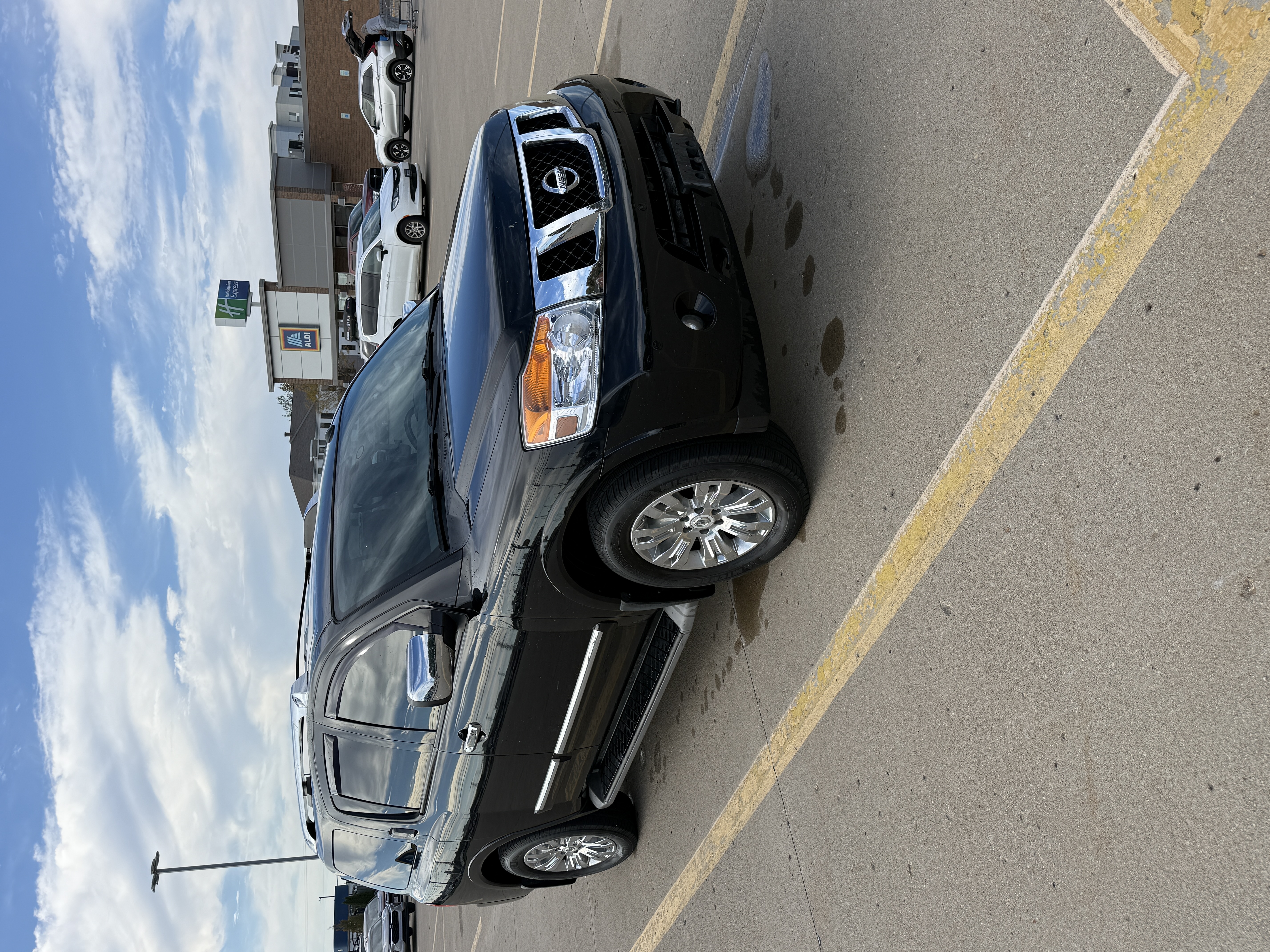 Used 2015 Nissan Armada Platinum w/ 2nd Row Captain Seat Package AWD/4WD image 9