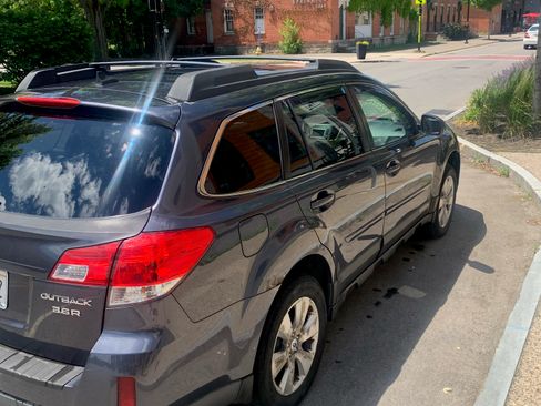Used 2012 Subaru Outback 3.6R Limited w/ Moonroof Pkg AWD/4WD image 2