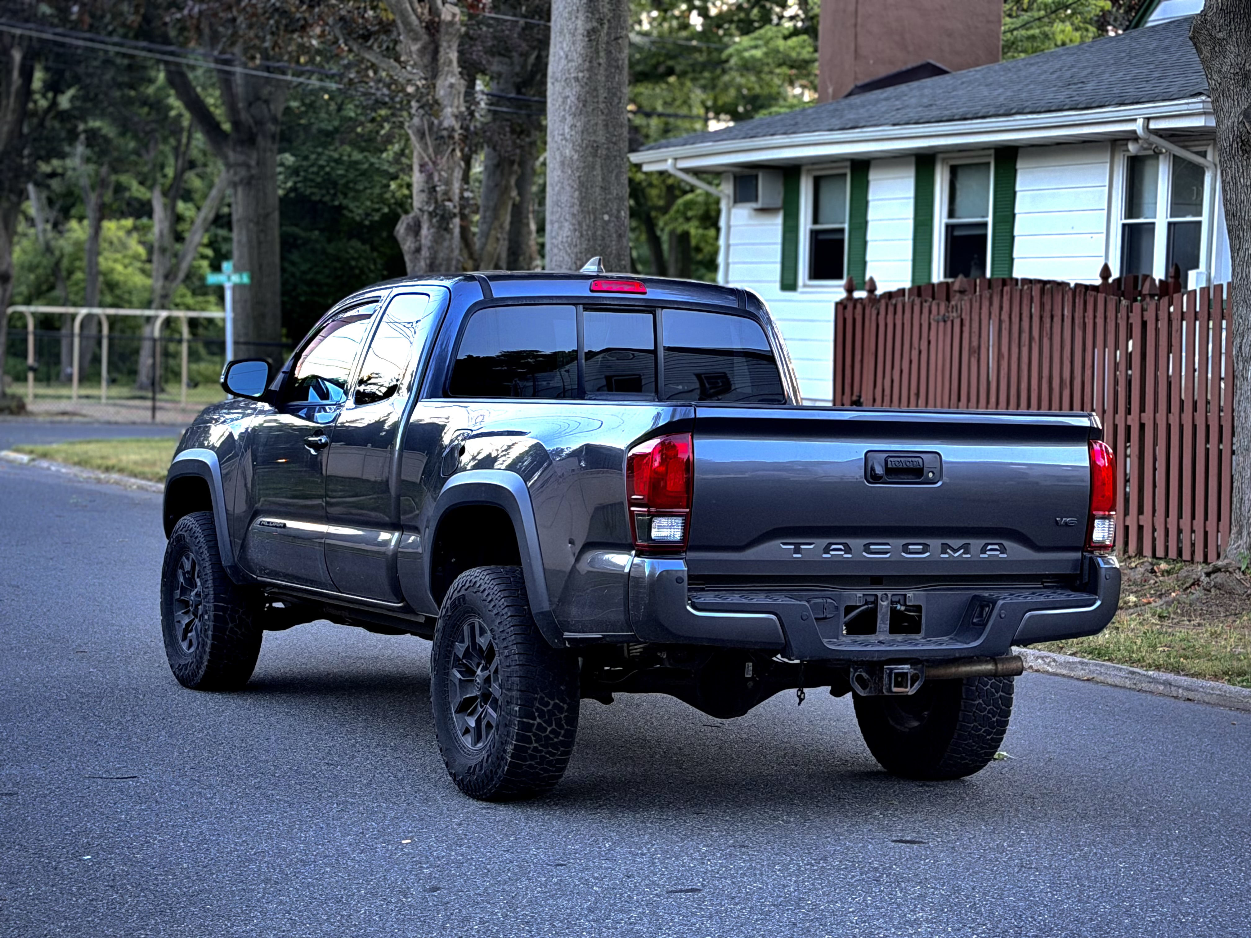 Used 2019 Toyota Tacoma TRD Off-Road AWD/4WD image 10
