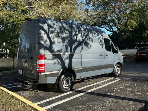 Used 2018 Mercedes-Benz Sprinter 2500 image 11