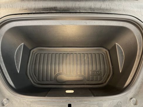 Used 2021 Tesla Model Y Long Range image 12