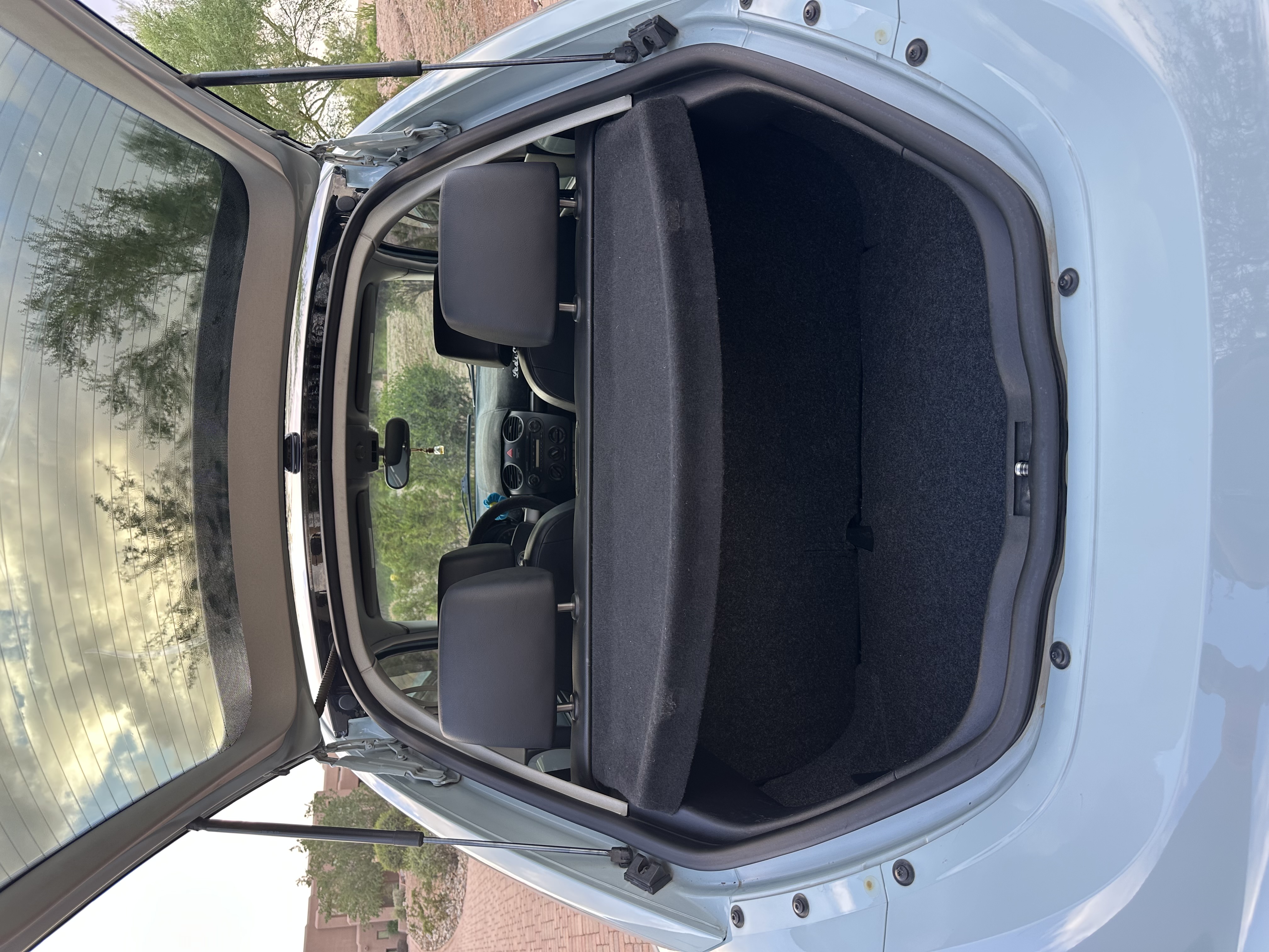 Used 2010 Volkswagen Beetle Final Edition FWD image 9