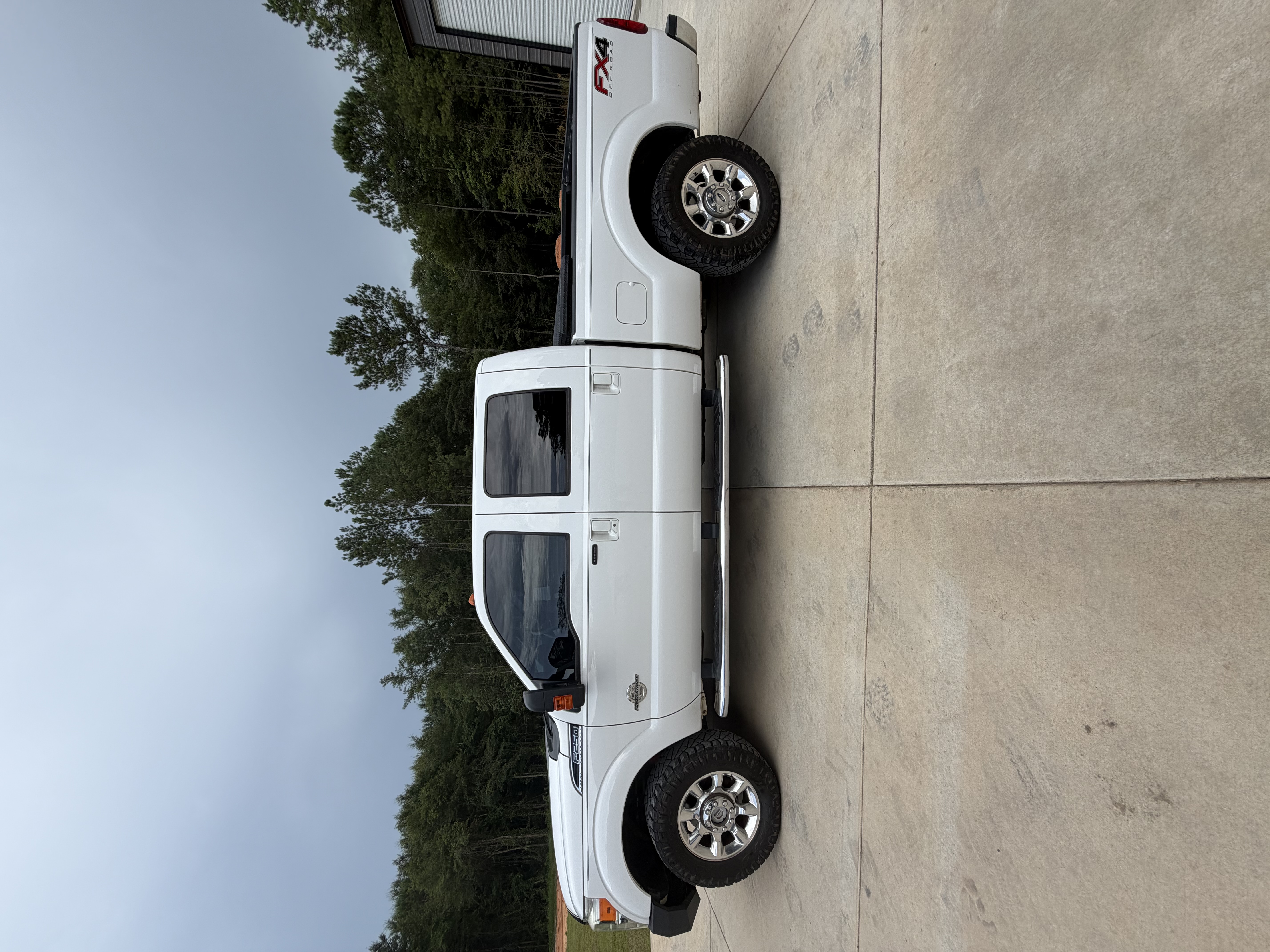 Used 2016 Ford F250 Lariat w/ Lariat Interior Package AWD/4WD image 1