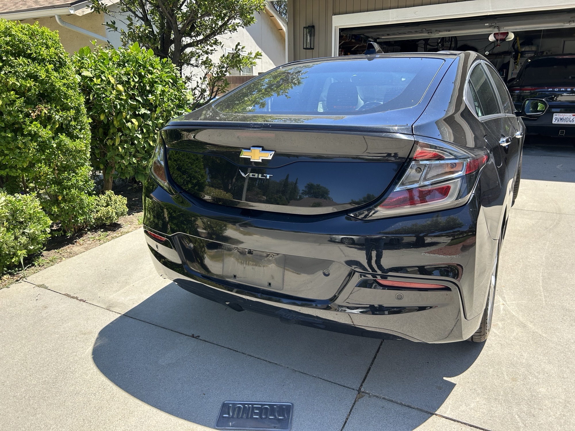 Used 2017 Chevrolet Volt Premier w/ Driver Confidence II Package FWD image 4