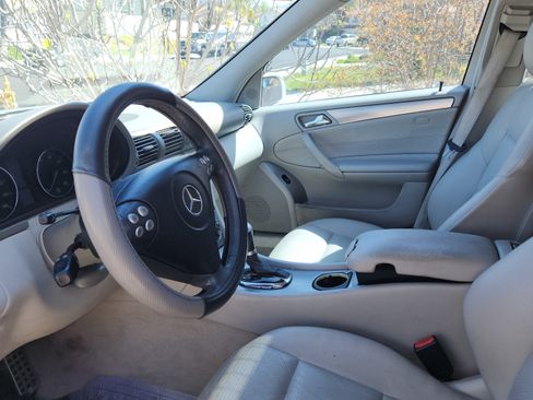 Used 2005 Mercedes-Benz C 230 Sedan image 11