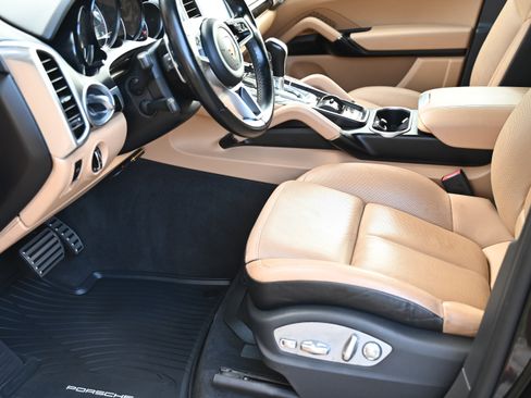 Used 2018 Porsche Cayenne S AWD/4WD image 9