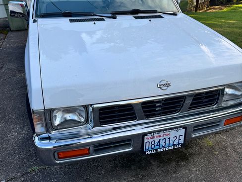 Used 1997 Nissan Pickup XE image 11