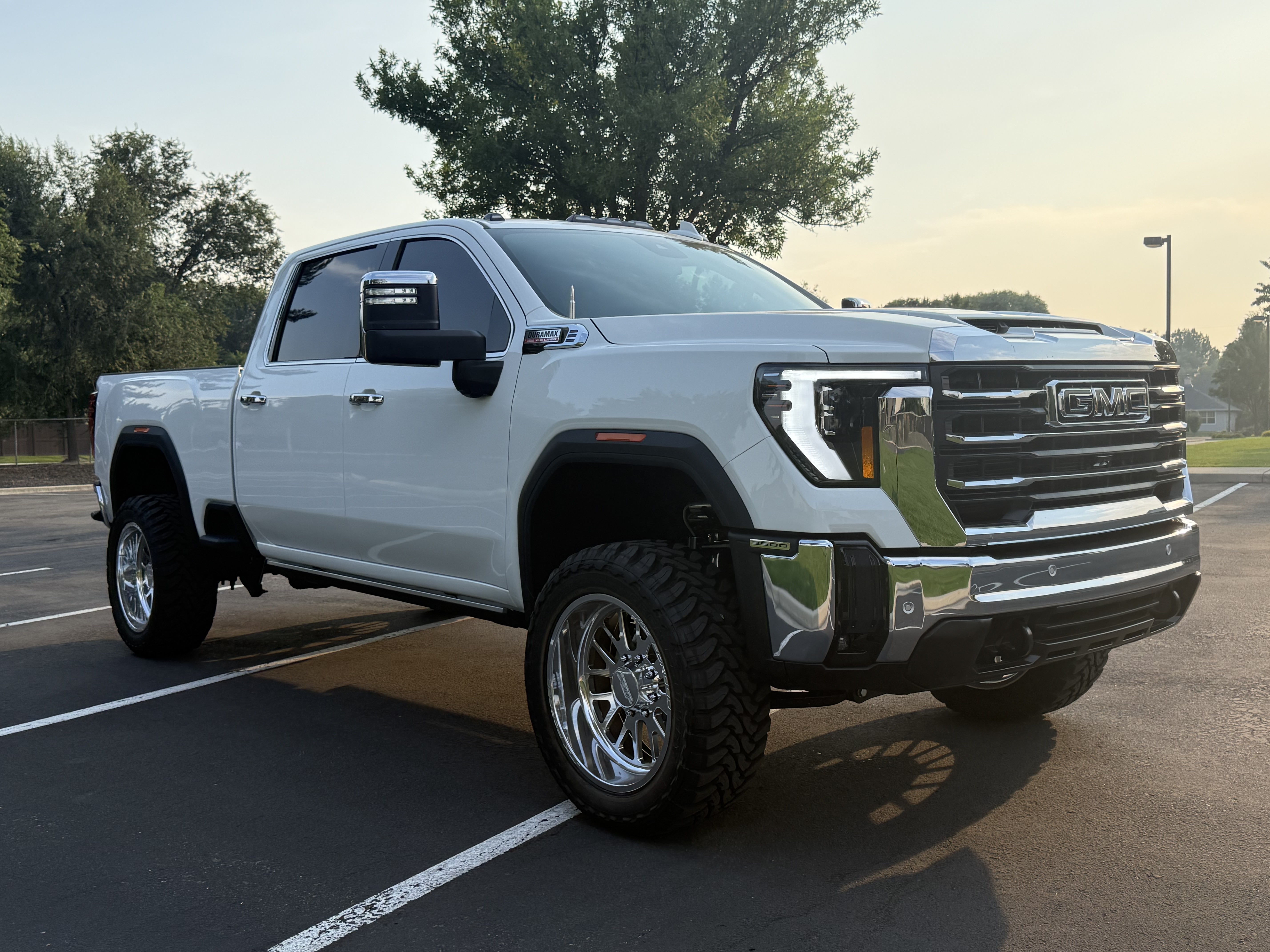 Used 2024 GMC Sierra 3500 SLT w/ SLT Premium Package AWD/4WD image 1