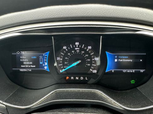 Used 2015 Ford Fusion SE FWD image 16