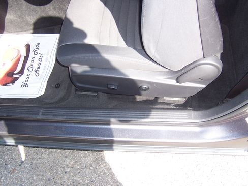 Used 2013 Dodge Challenger SXT image 24