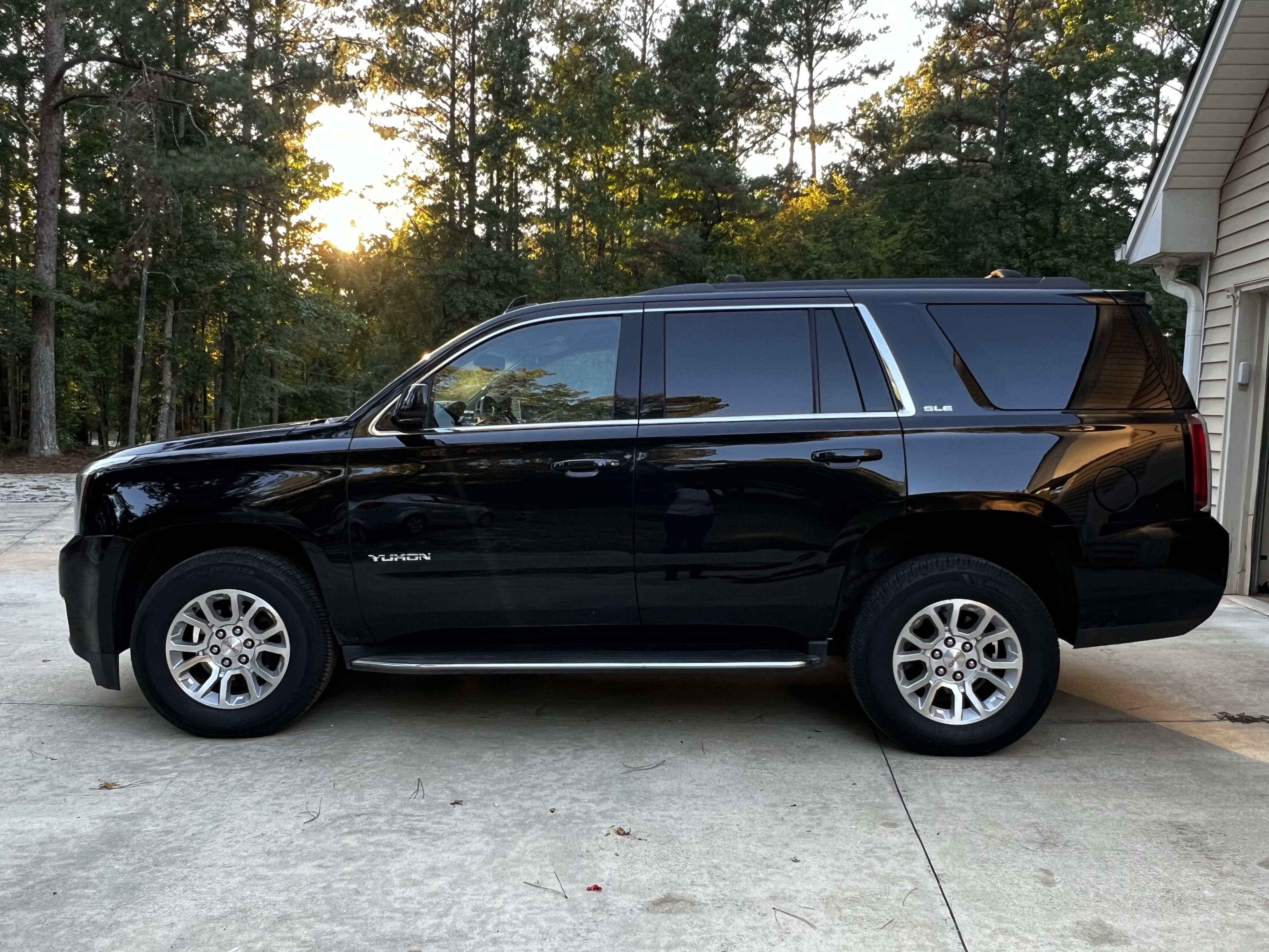 Used 2019 GMC Yukon SLE w/ Convenience Package AWD/4WD image 9