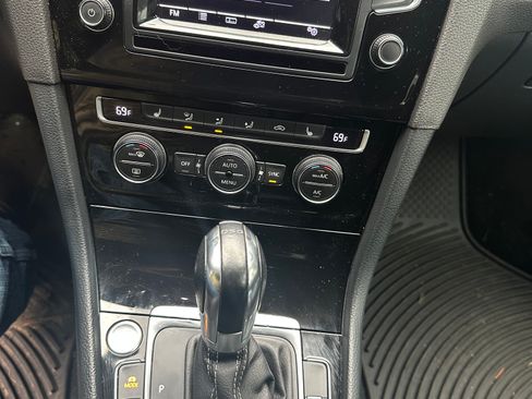 Used 2015 Volkswagen Golf R 4-Door image 9