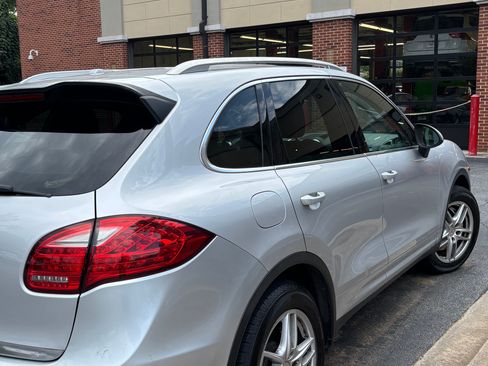 Used 2011 Porsche Cayenne S AWD/4WD image 6