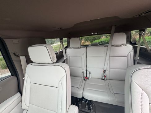 Used 2025 GMC Yukon XL Denali w/ Denali Reserve Package image 15