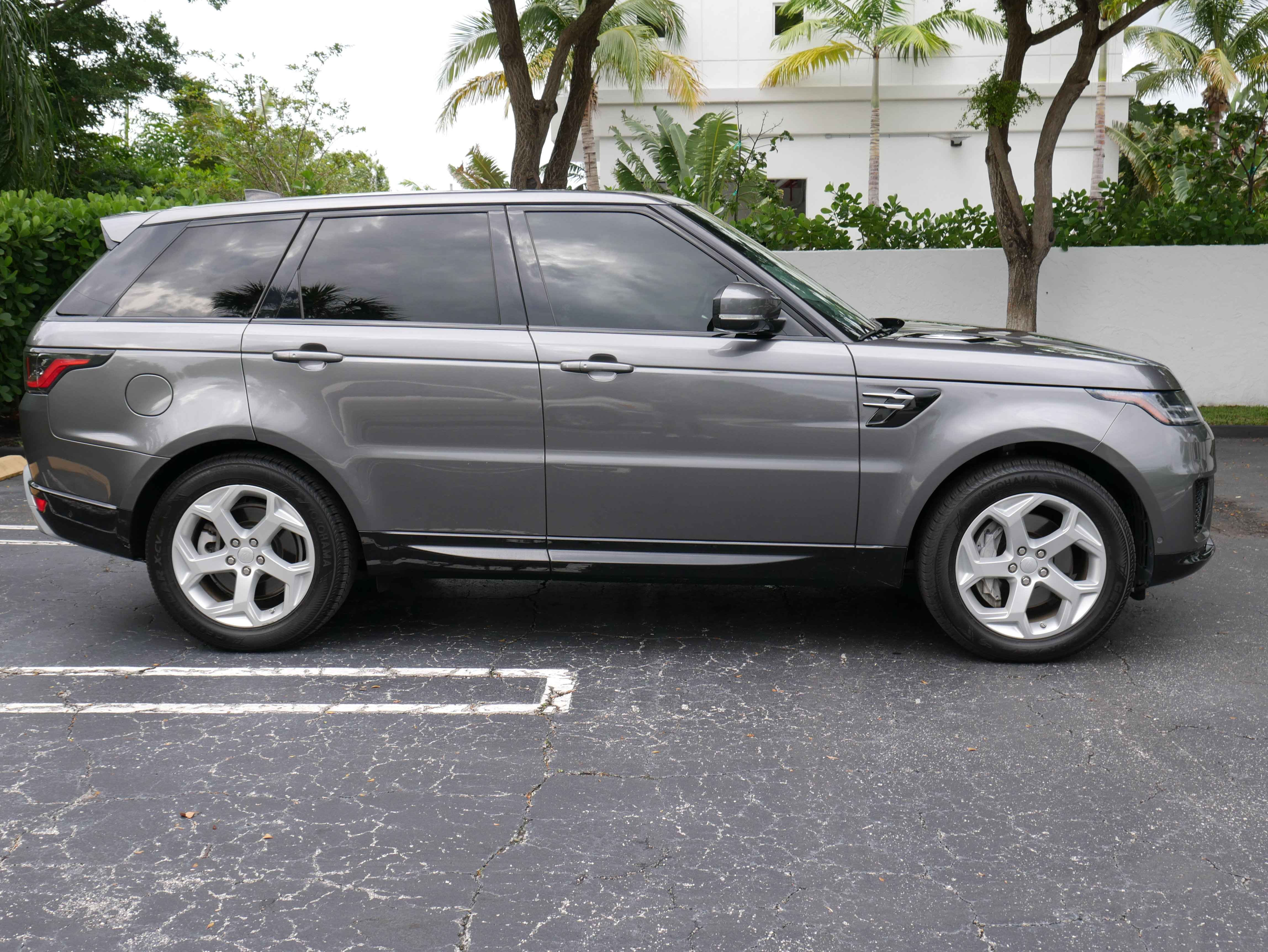 Used 2018 Land Rover Range Rover Sport HSE AWD/4WD image 5