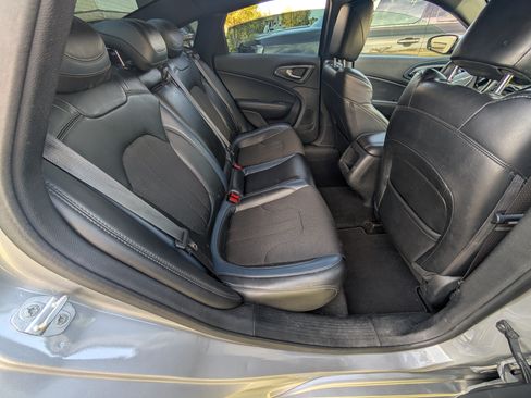Used 2015 Chrysler 200 S FWD image 19