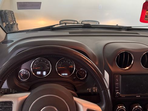 Used 2014 Jeep Compass Limited w/ Sun/Sound Group image 5