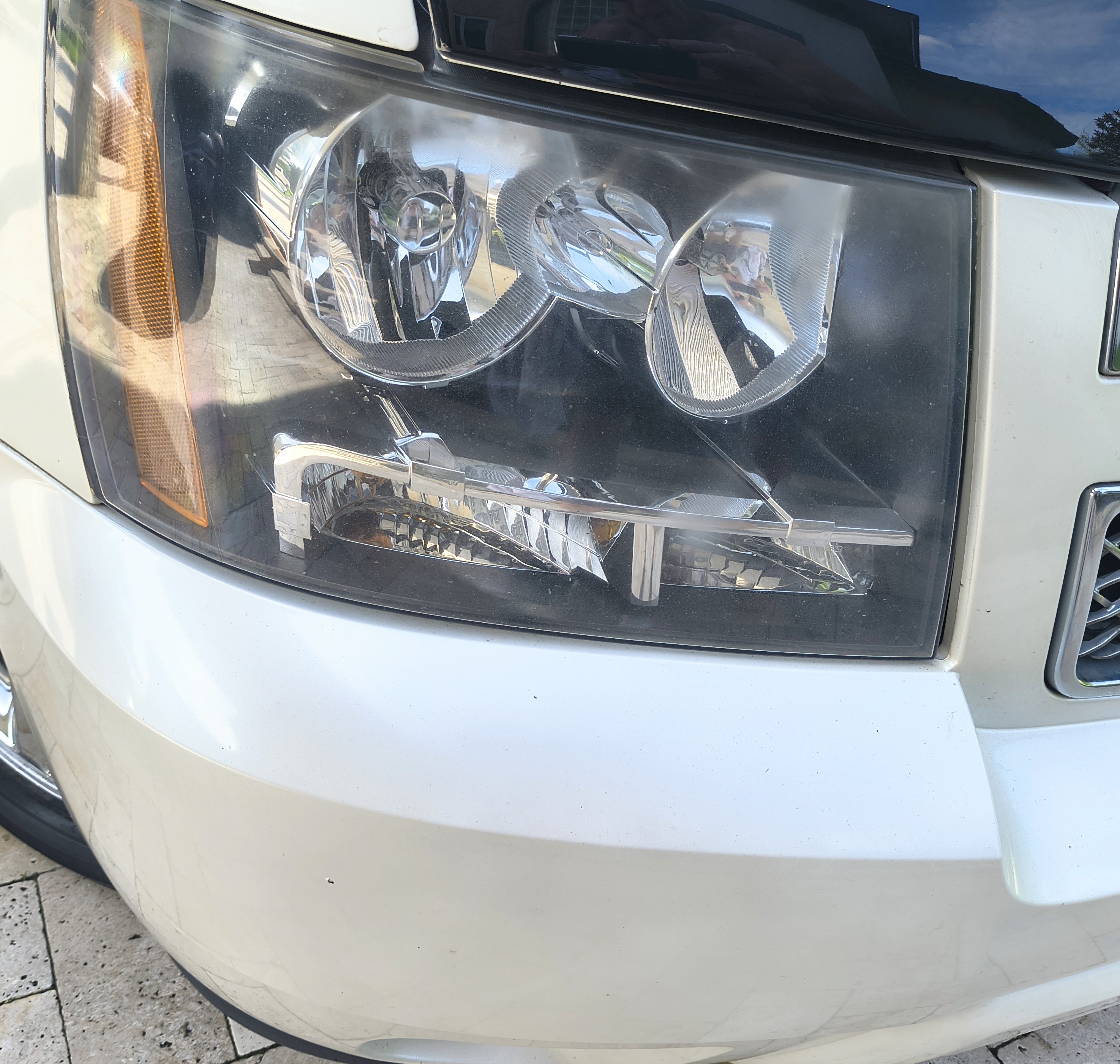 Used 2012 Chevrolet Avalanche LTZ AWD/4WD image 6