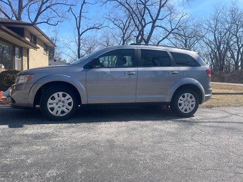 Used 2017 Dodge Journey SE image 1