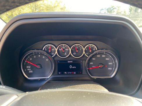 Used 2021 Chevrolet Suburban LT w/ LT Signature Package image 9