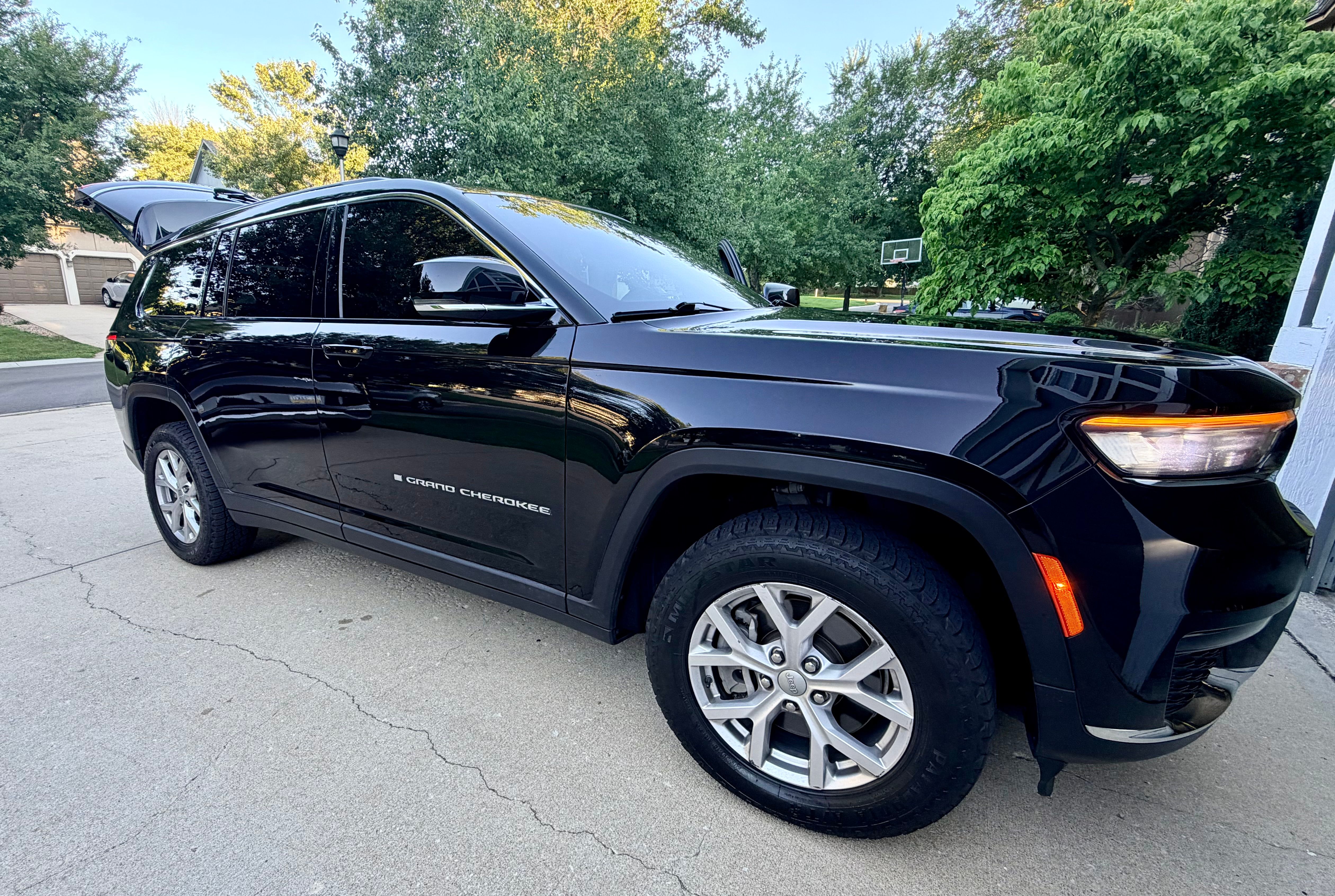 Used 2021 Jeep Grand Cherokee L Limited AWD/4WD image 1