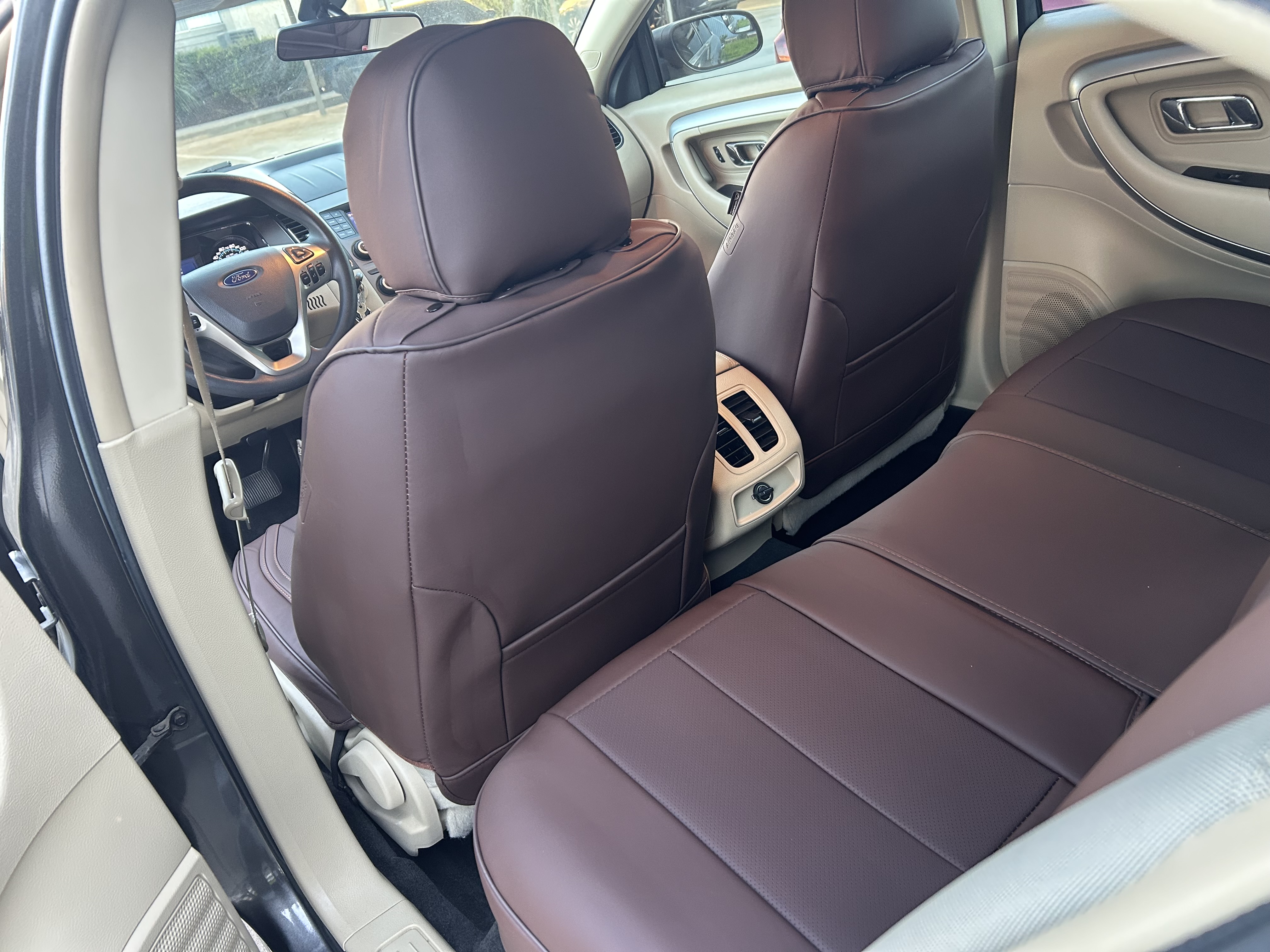 Used 2017 Ford Taurus SE FWD image 8
