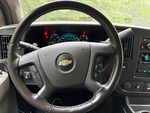 Used 2023 Chevrolet Express 3500 LS w/ Chrome Appearance Package RWD image 13