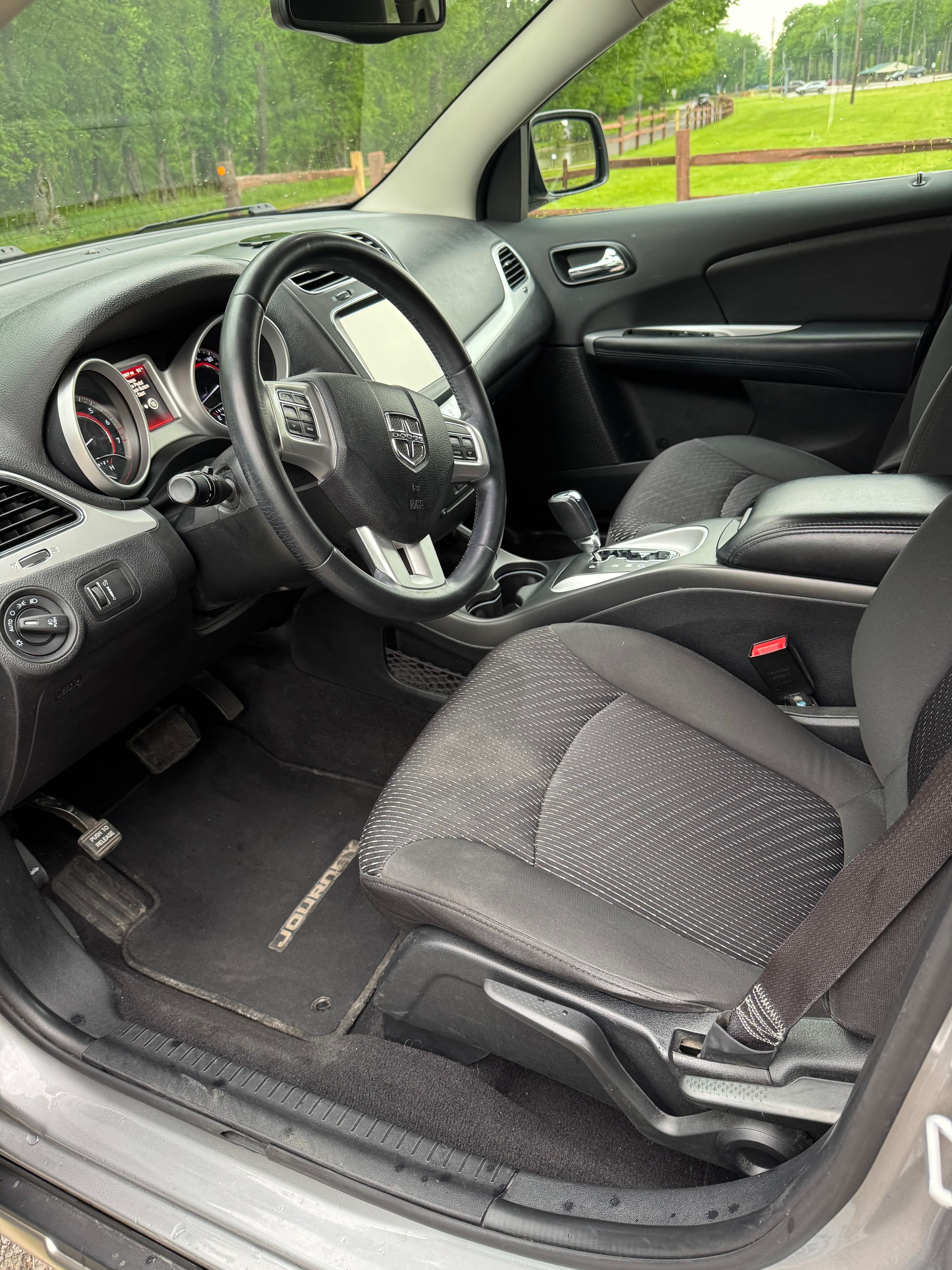 Used 2017 Dodge Journey Crossroad FWD image 4