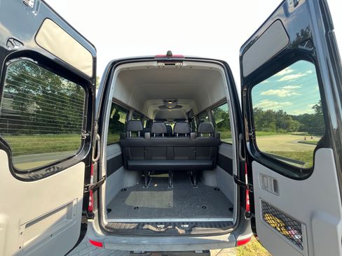 Used 2014 Mercedes-Benz Sprinter 2500 image 18