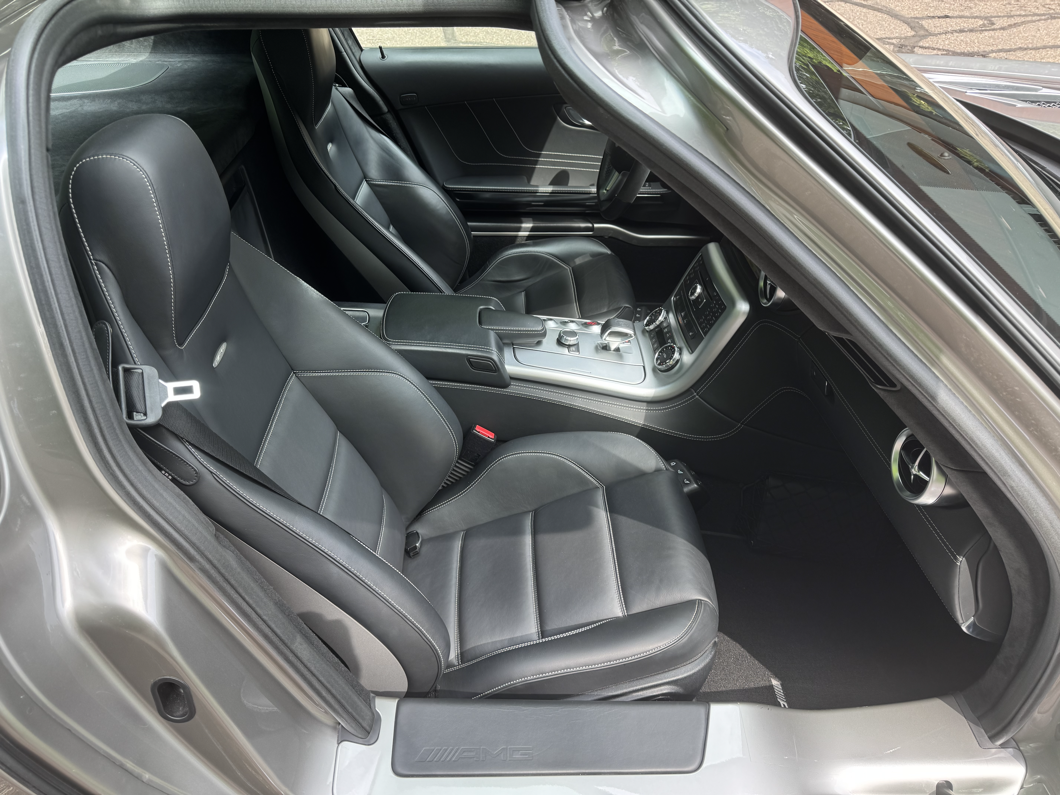 Used 2012 Mercedes-Benz SLS AMG Coupe image 11