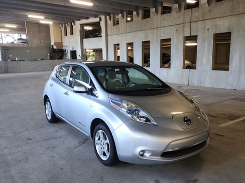 Used 2012 Nissan Leaf SL image 10