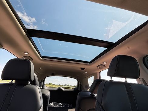 Used 2025 Honda Pilot Touring image 17