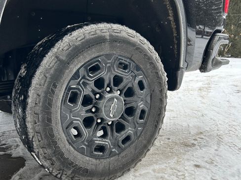 Used 2024 Chevrolet Silverado 2500 LT w/ Midnight Edition image 5