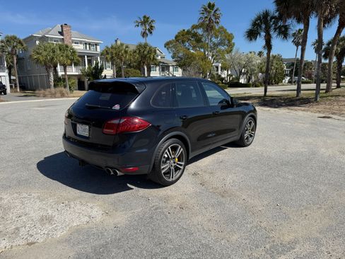 Used 2011 Porsche Cayenne Turbo image 6