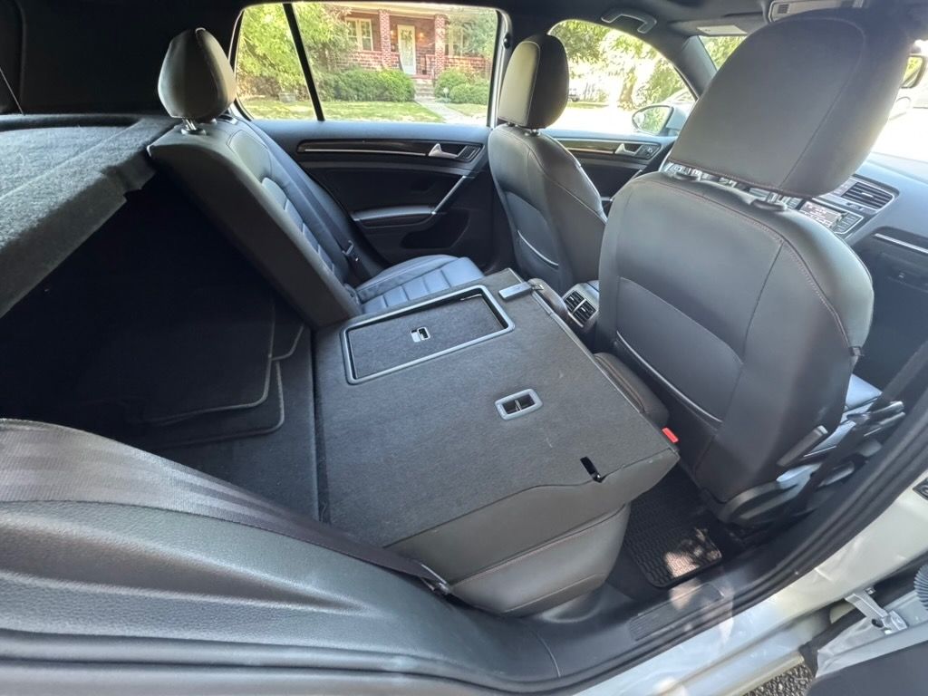 Used 2015 Volkswagen GTI SE FWD image 15