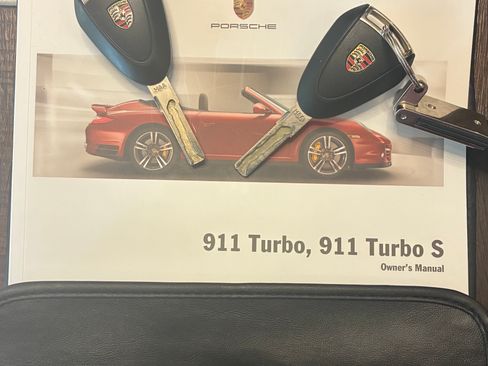Used 2011 Porsche 911 4 Cabriolet AWD/4WD image 17