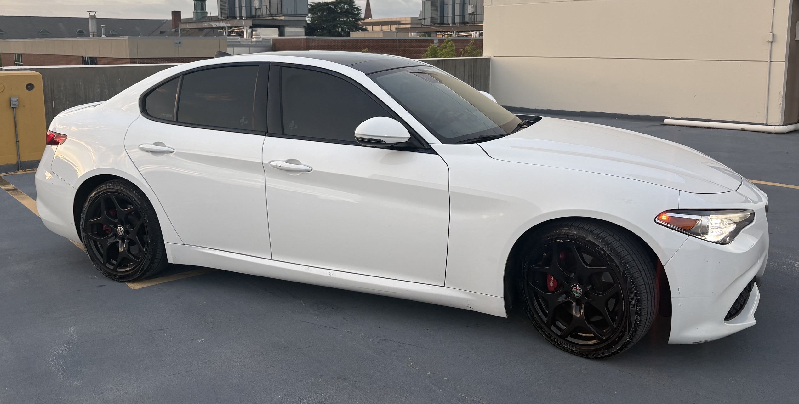 Used 2019 Alfa Romeo Giulia w/ Quick Order Package 22K Sport RWD image 11