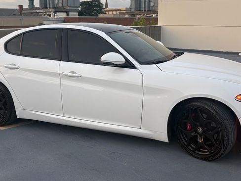 Used 2019 Alfa Romeo Giulia w/ Quick Order Package 22K Sport RWD image 11
