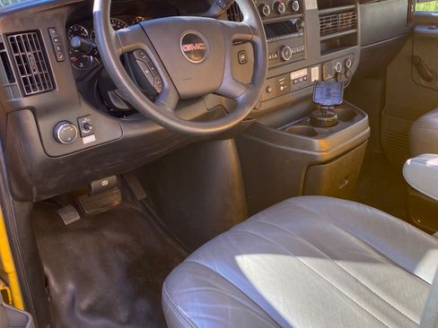 Used 2018 GMC Savana 3500 w/ Driver Convenience Package image 6