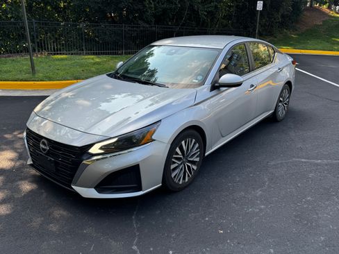 Used 2023 Nissan Altima 2.5 SV FWD image 1