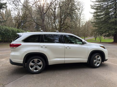 Used 2019 Toyota Highlander Limited Platinum image 8