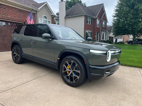 Used 2027 Rivian R2 Performance AWD/4WD image 1