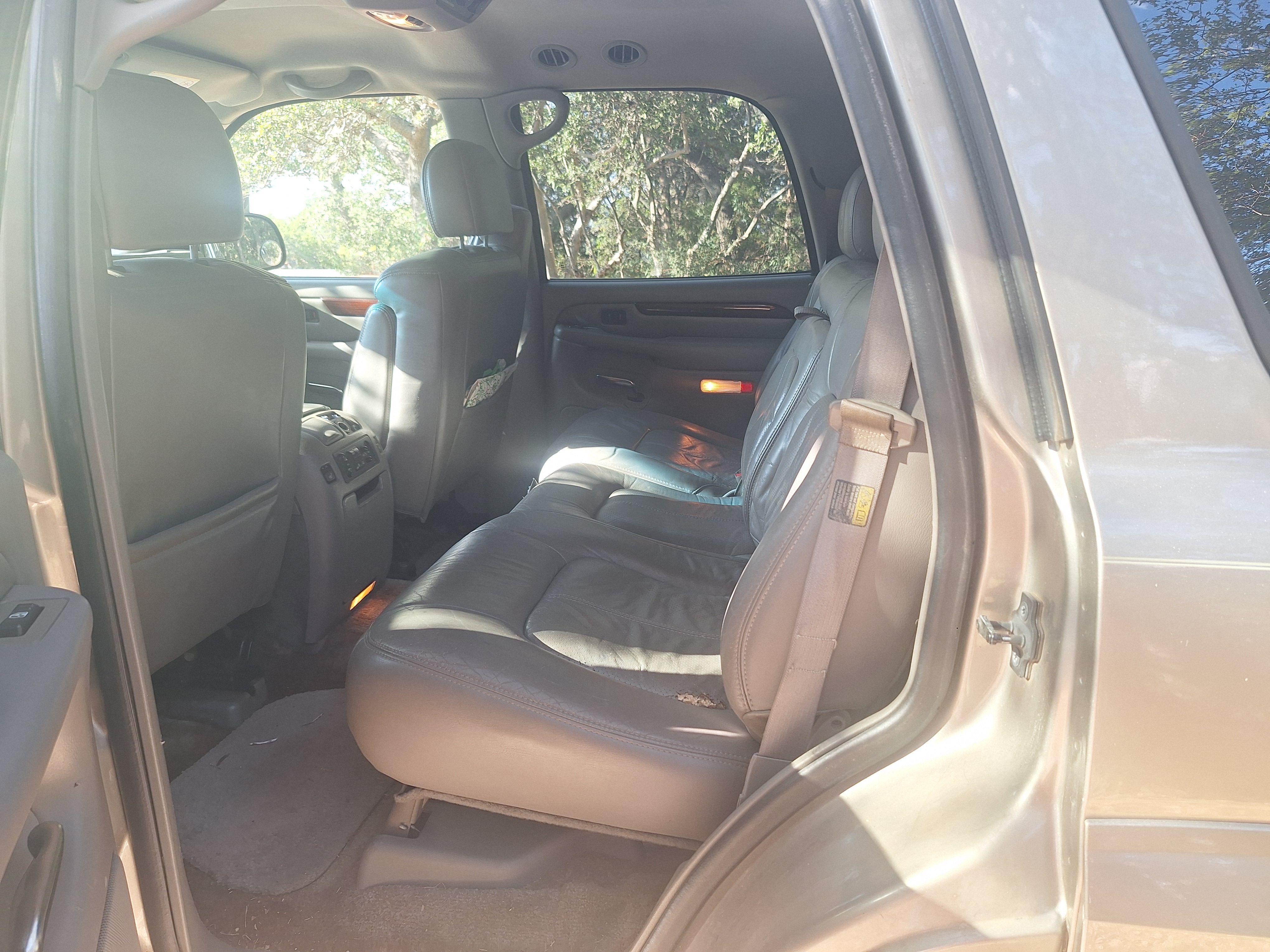Used 2002 Cadillac Escalade AWD image 5
