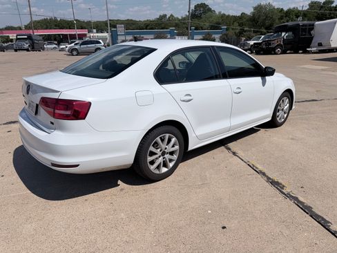 Used 2015 Volkswagen Jetta SE FWD image 4